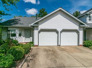 850 Hampton Cir #8, Aurora, OH 44202