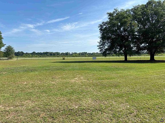 2nd image of 15 Airport Subdivision Rd