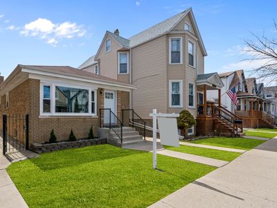 2423 W Hutchinson St, Chicago, IL, 60618