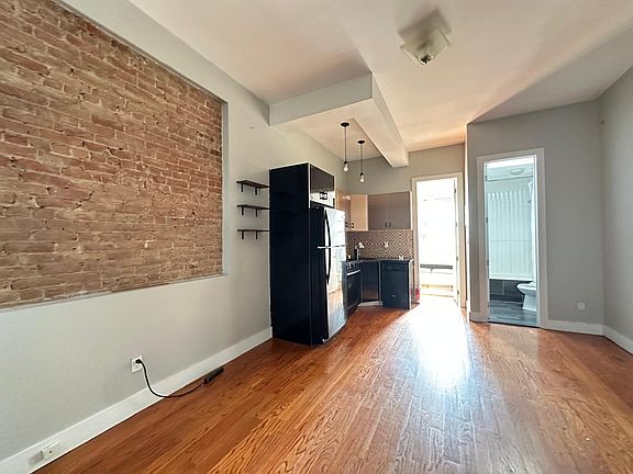3rd image of 219 Manhattan Ave #3A