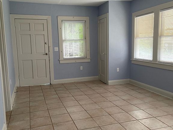 3rd image of 1204 S Gunby Ave