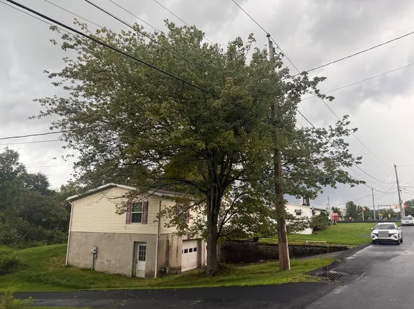 73 Oval Dr, Dallas, PA 18612