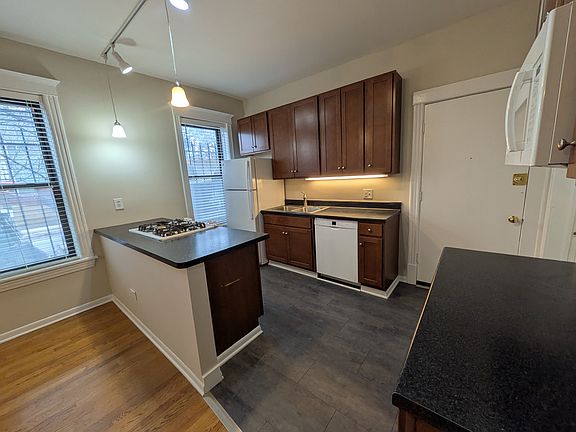5th image of 1900 W Dickens Ave Unit 1R