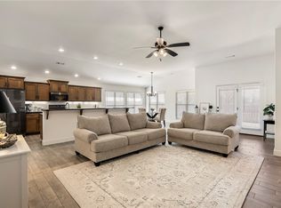 2405 Armstrong Ln, Pea Ridge, AR 72751