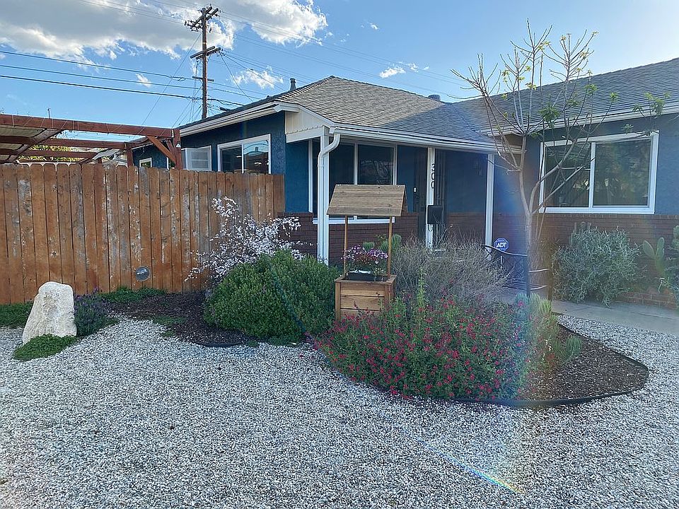 2nd image of 300 W Riggin St