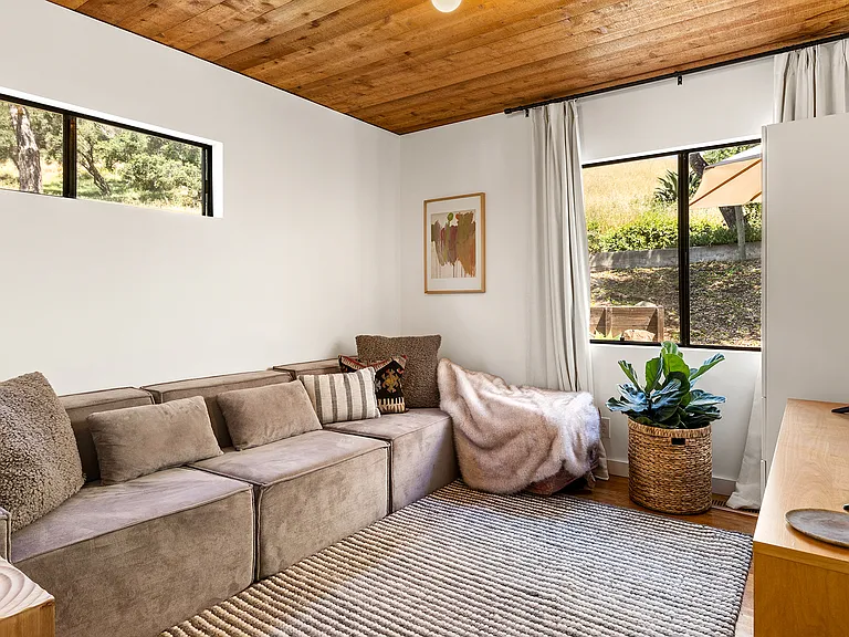 243 Amy Way — Photo 2