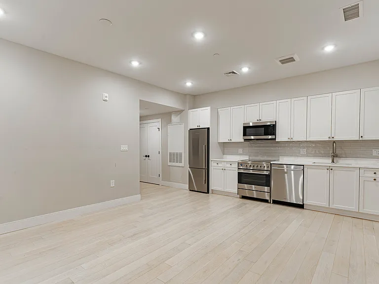 197 Green St #304 — Photo 2