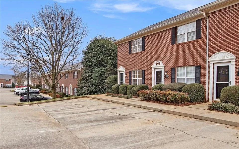 2 bed, 1008 sqft, $1,475 — Photo 3