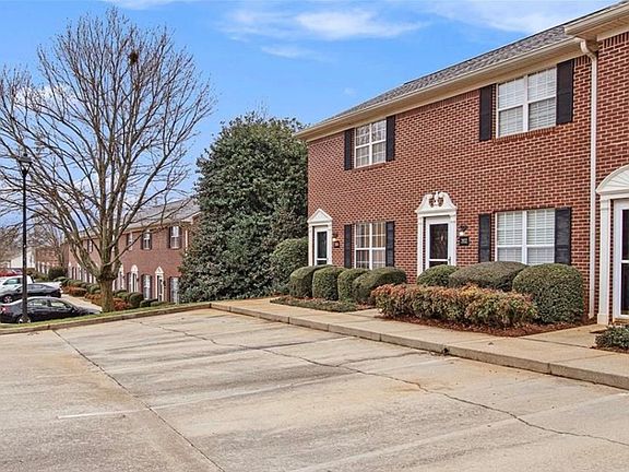 3rd image of 2834 Florence Dr