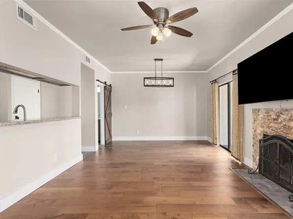18809 Egret Bay Blvd APT 214, Houston, TX 77058