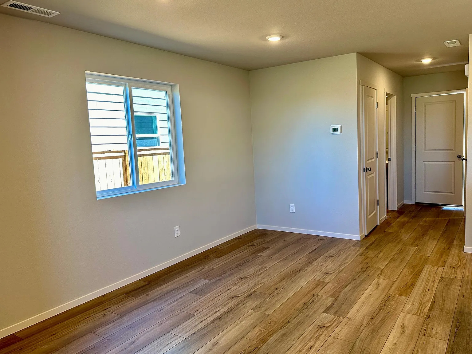 655 Nichols Ln — Photo 4