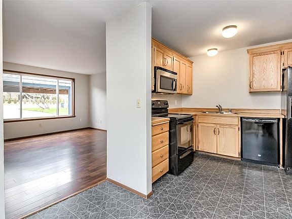 5th image of 2908 59th Ave NE