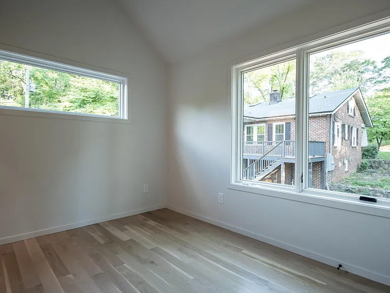 297 Morton Ave #BACK HOUSE — Photo 34