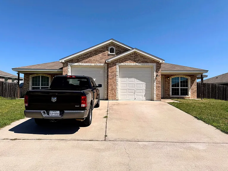3802 John Chisholm Loop — Photo 1