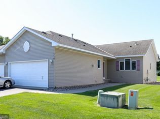 716 Regent Dr, Shakopee, MN 55379