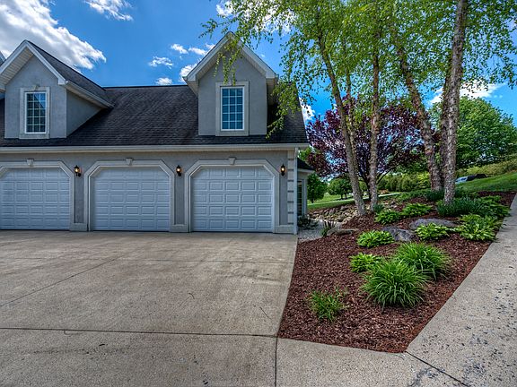 3rd image of 131 Lake Harbor Dr