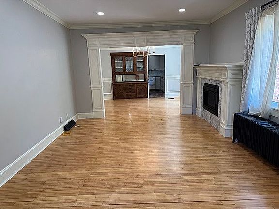 5th image of 837 1st St NW