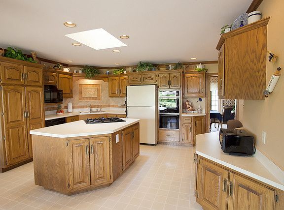 2nd image of 13250 Cathy Ln