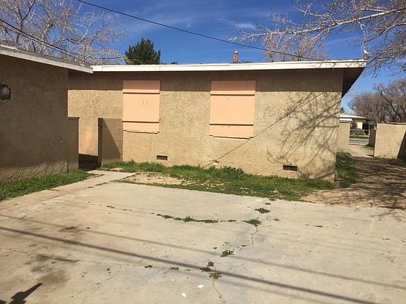 2nd image of 852 W Avenue H14