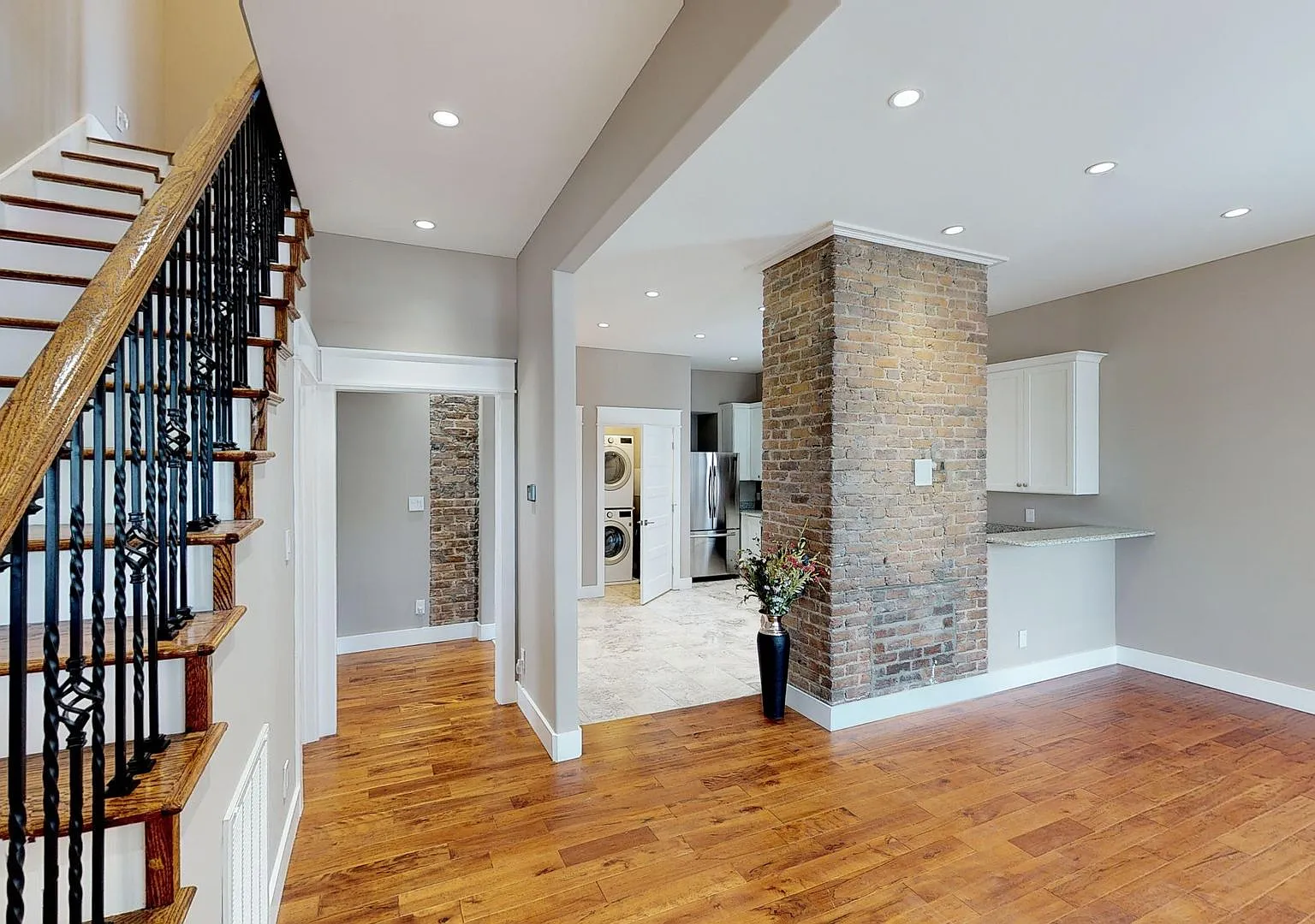 Waitlist for Aug2027Jul2028 Now Open! | 5BR/4BA Duplex in Fort Sanders | Walk to UTK — Photo 3