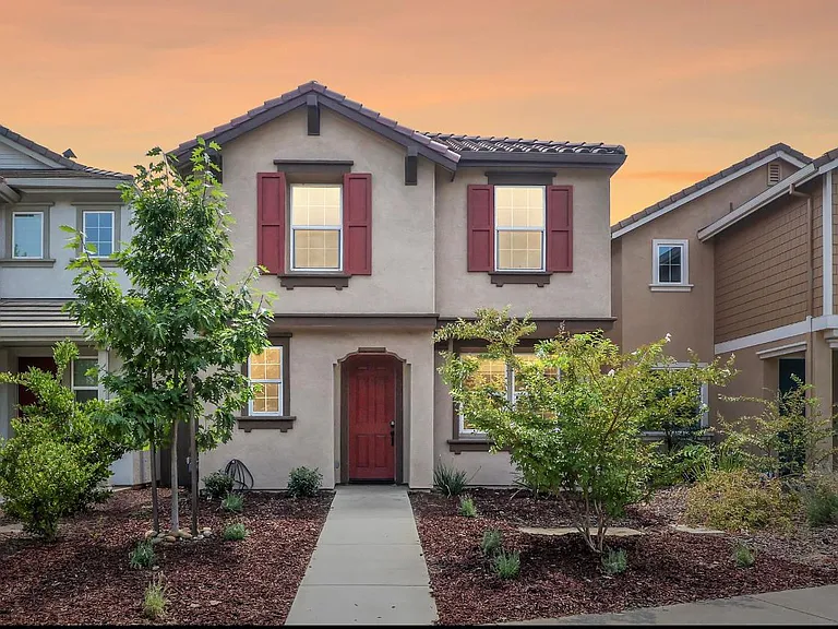 11030 International Dr — Photo 1