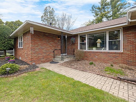 5th image of 228 Ridgecrest Rd