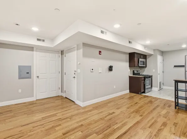 381 Communipaw Avenue image 9 of 23