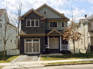 38 Valley Rd #B, Port Washington, NY 11050