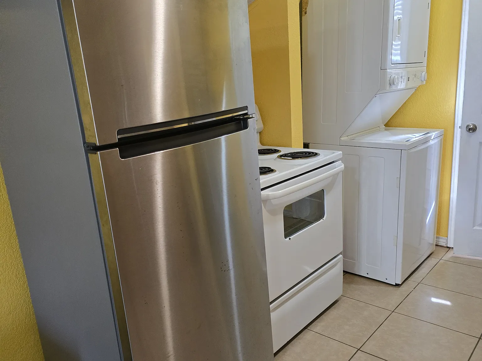 531 1/2 W Brazos Blvd — Photo 4
