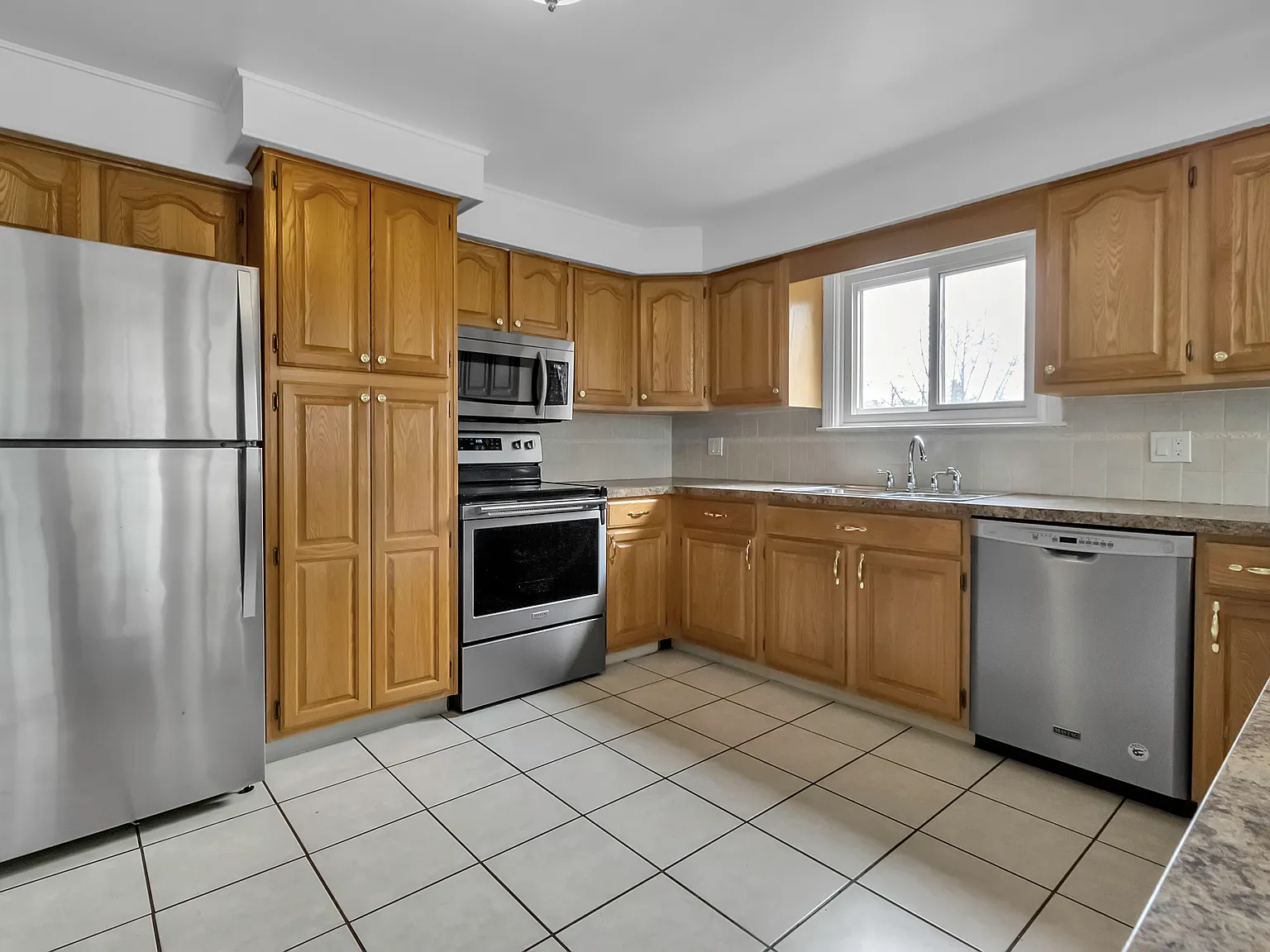 3 bed, 1450 sqft, $1,995 — Photo 3