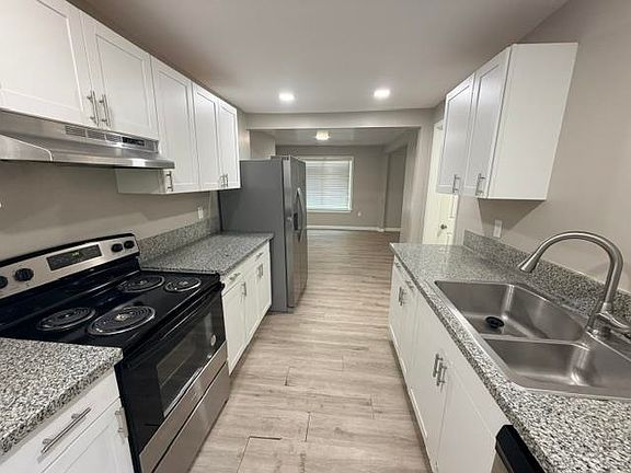 3rd image of 549 Josephine St