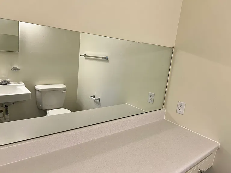 Edgewood Hill Apartments — Photo 11