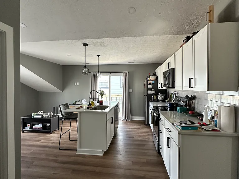 2043 Broadway St — Photo 6