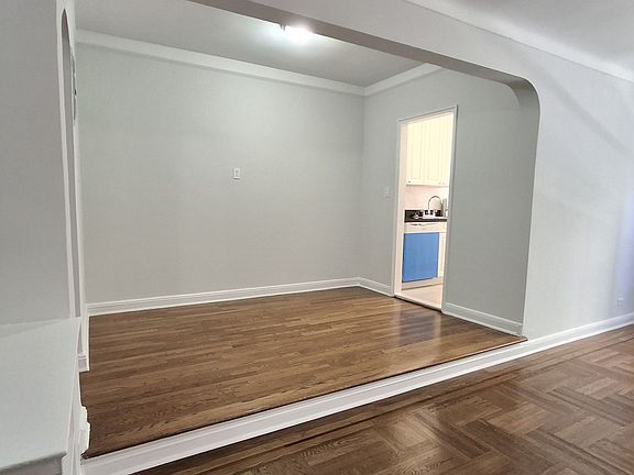 5th image of 7272 112th St APT 1R