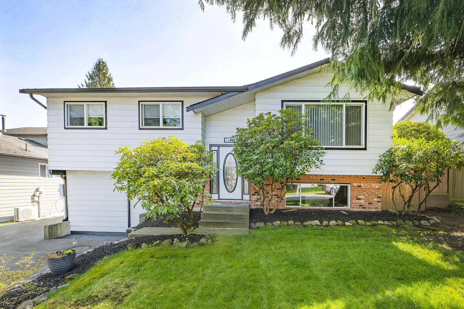 27052 34a Ave photo 1