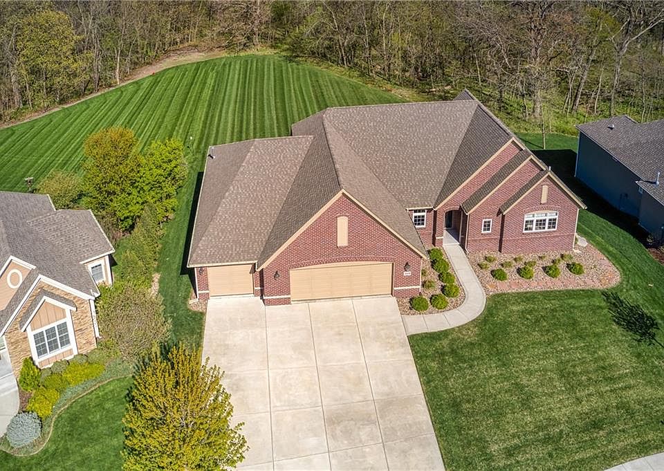 1st image of 509 SW Camden Dr