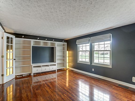 2nd image of 661 Antler Ct