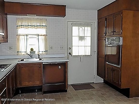 4th image of 671A New Castle Ct #100A
