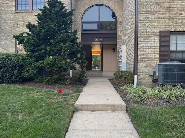 704 Wellington Pl, Aberdeen, NJ 07747