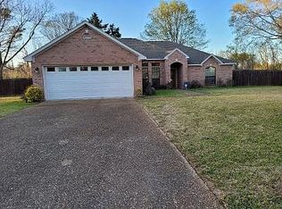 244 Garrett St, Greenville, MS 38703