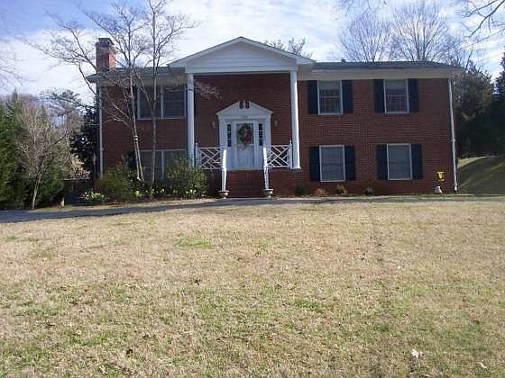 2nd image of 1722 Meadowview Ln