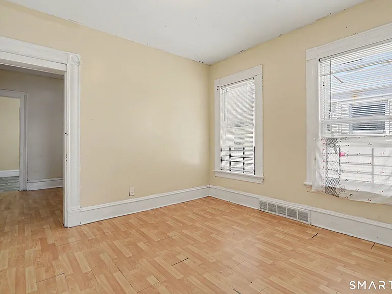 137 Sherwood Ave — Photo 8