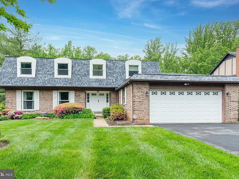 820 Ridge Dr — Photo 1