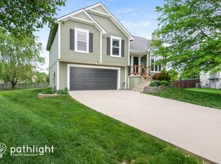 19036 W 163rd Pl, Olathe, KS 66062