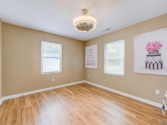5th image of 9765 Vickie Pl