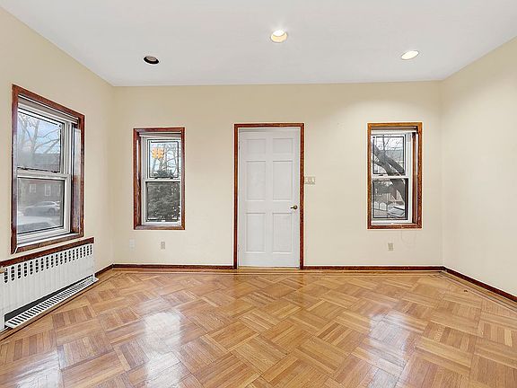 5th image of 2602 Avenue