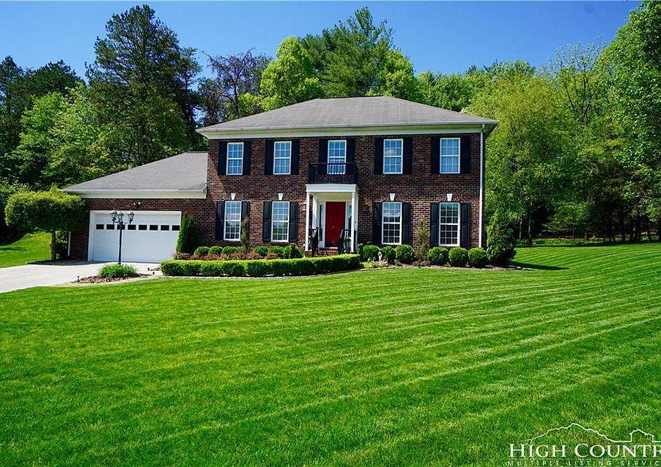 1st image of 976 Sommerset Ct NE