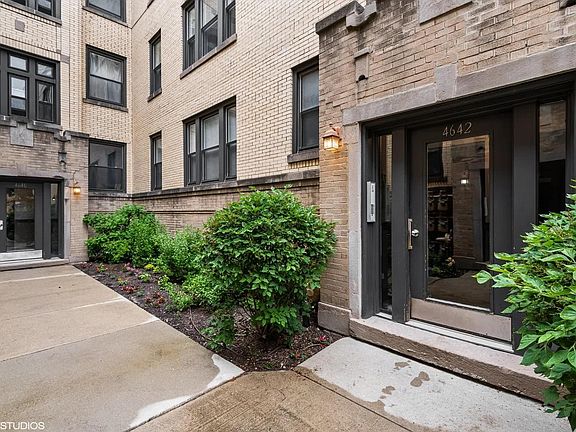 3rd image of 4642 N Albany Ave APT 2E
