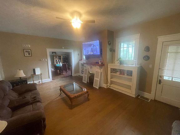 4th image of 310 Central Ave