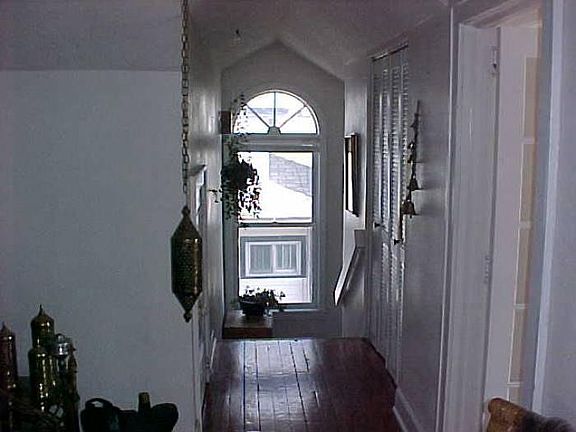 Entry w/ Circletop Window